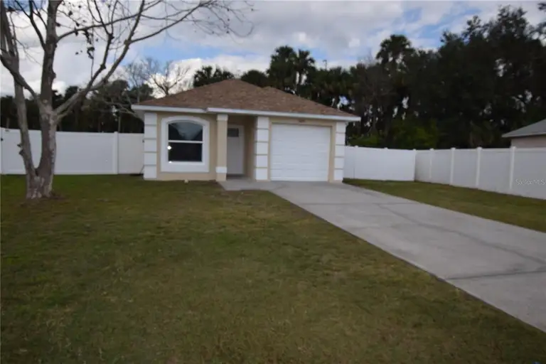 2605 DAFFADIL TER — photo 4