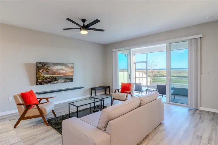 367 SOFIA LN — photo 4