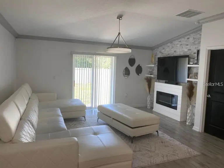 212 PERSHING ST — photo 2