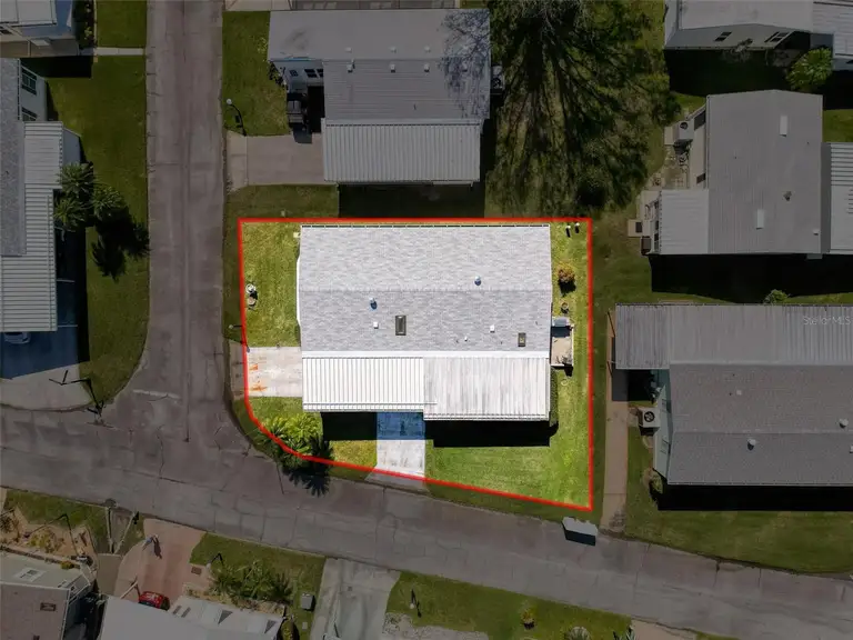 376 VICTORIA DR — photo 2