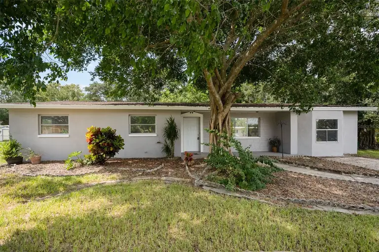 135 STEPHENSON DR — photo 2
