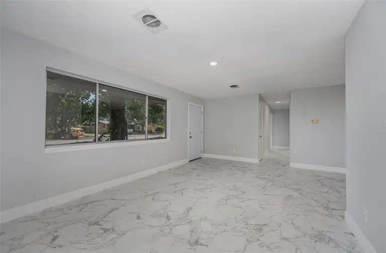 135 STEPHENSON DR — photo 4