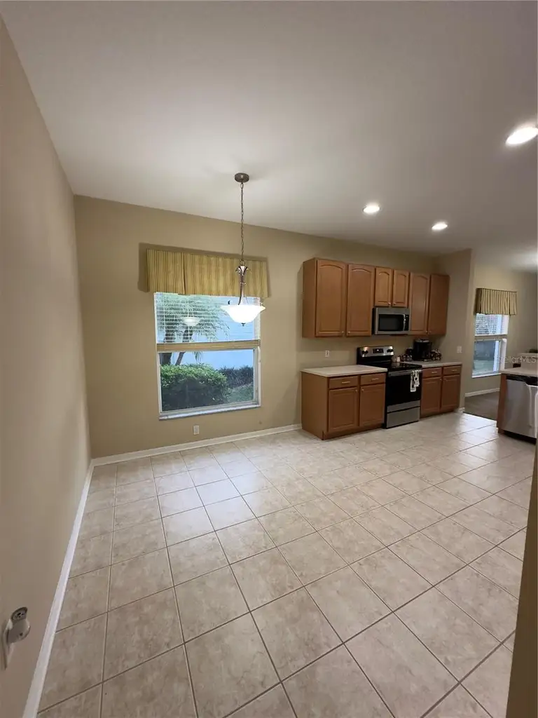 10222 DEVONSHIRE LAKE DR — photo 4