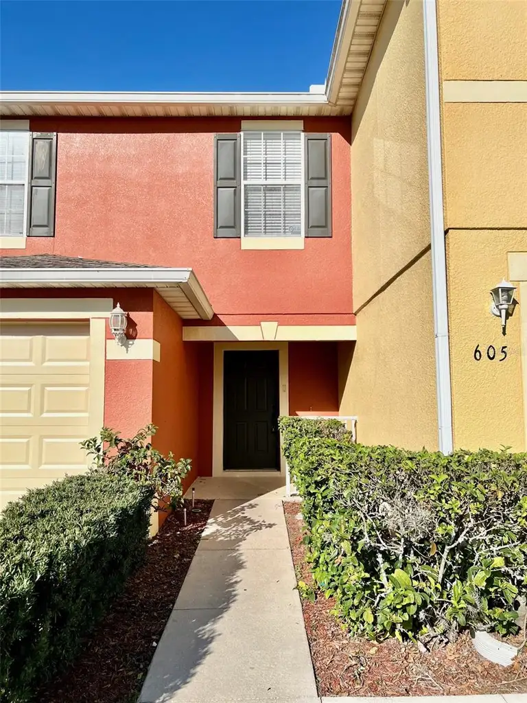 605 CRESTING OAK CIR #97 — photo 3
