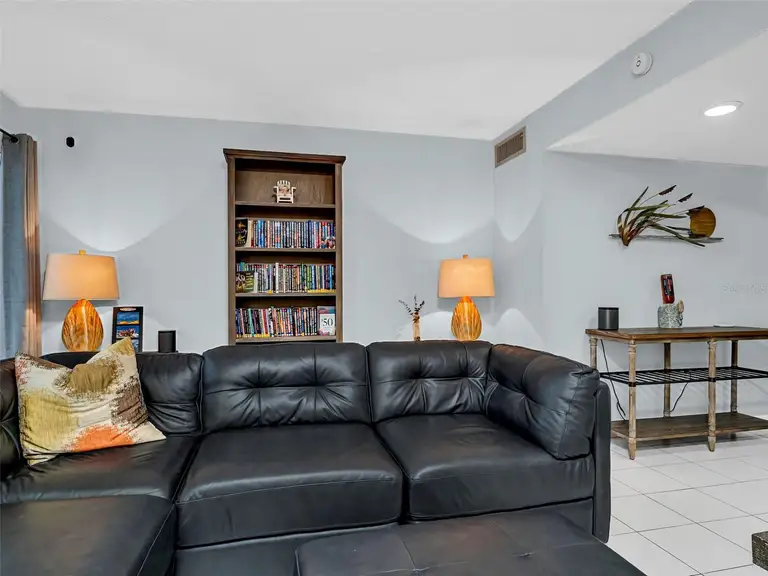 423 WINDRUSH BAY DR — photo 5