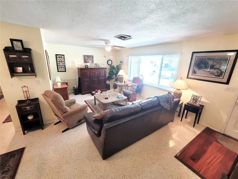 1340 OAKBROOK DR — photo 4