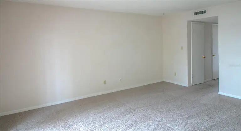 360 GEORGETOWN DR — photo 3