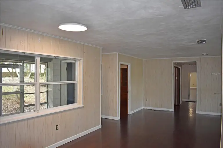330 SW JASMINE AVE — photo 3