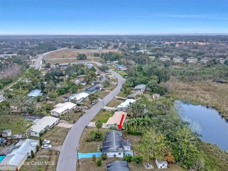 2445 DOLPHIN RD — photo 3