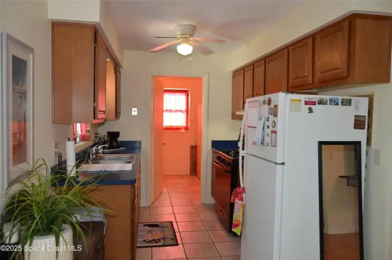 2445 DOLPHIN RD — photo 4