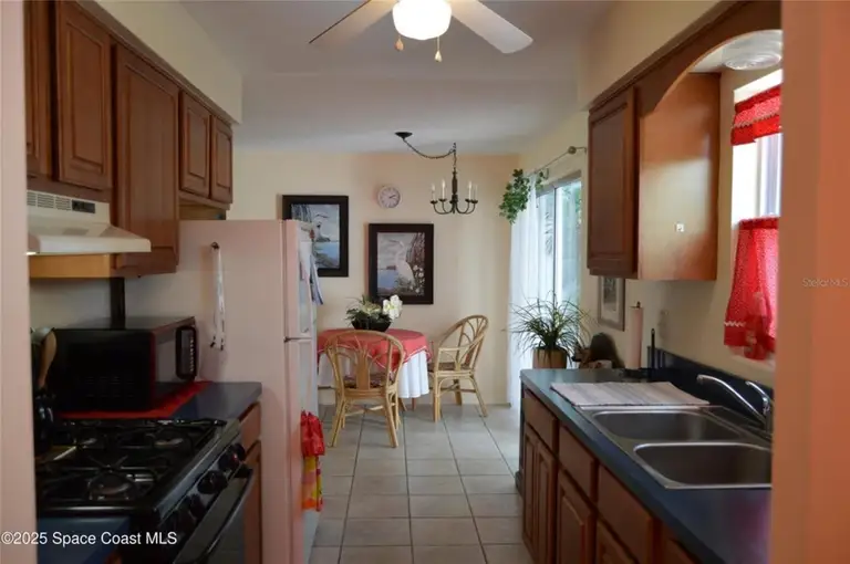 2445 DOLPHIN RD — photo 5
