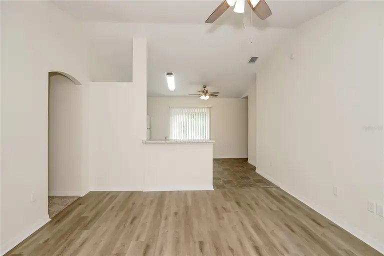 207 WILDWOOD DR — photo 4