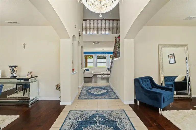 2926 FALCONHILL DR — photo 2