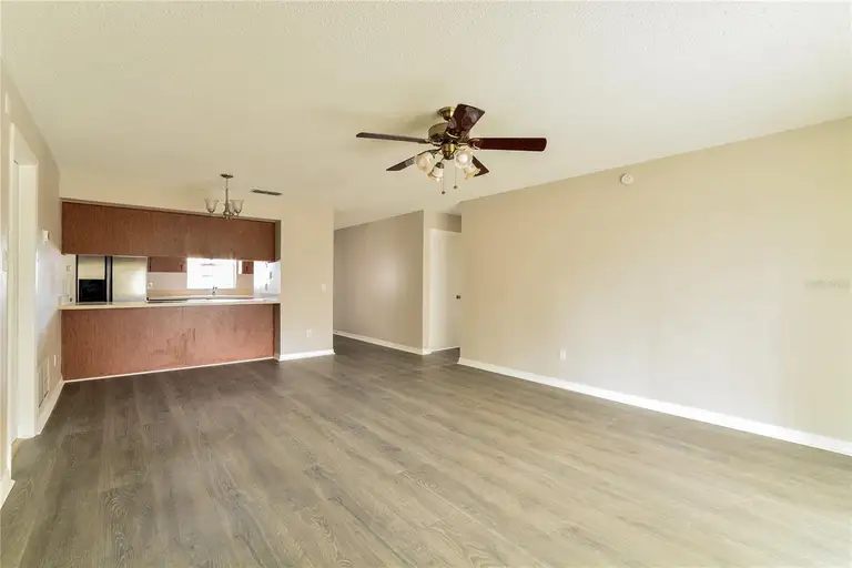 812 E VOORHIS AVE — photo 3