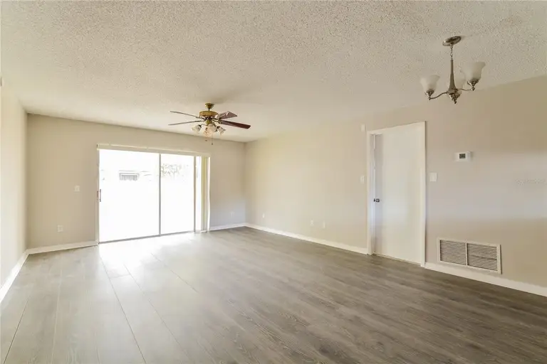 812 E VOORHIS AVE — photo 4