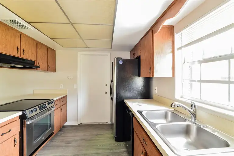 812 E VOORHIS AVE — photo 5