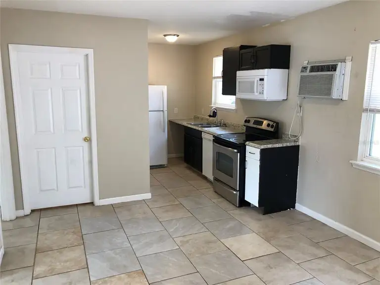 110 FOREST AVE #12 — photo 5