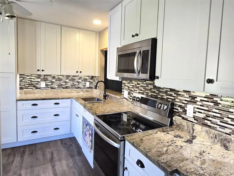 25 WINDRUSH BAY DR #25 — photo 5