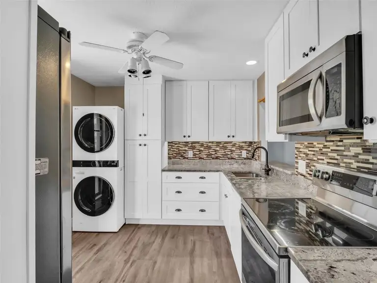 25 WINDRUSH BAY DR #25 — photo 3