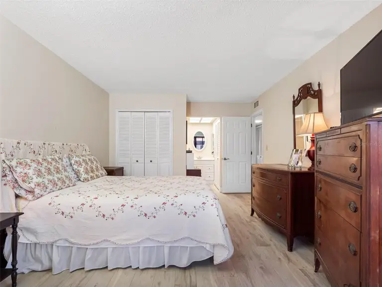 10182 SEMINOLE ISLAND DR — photo 5