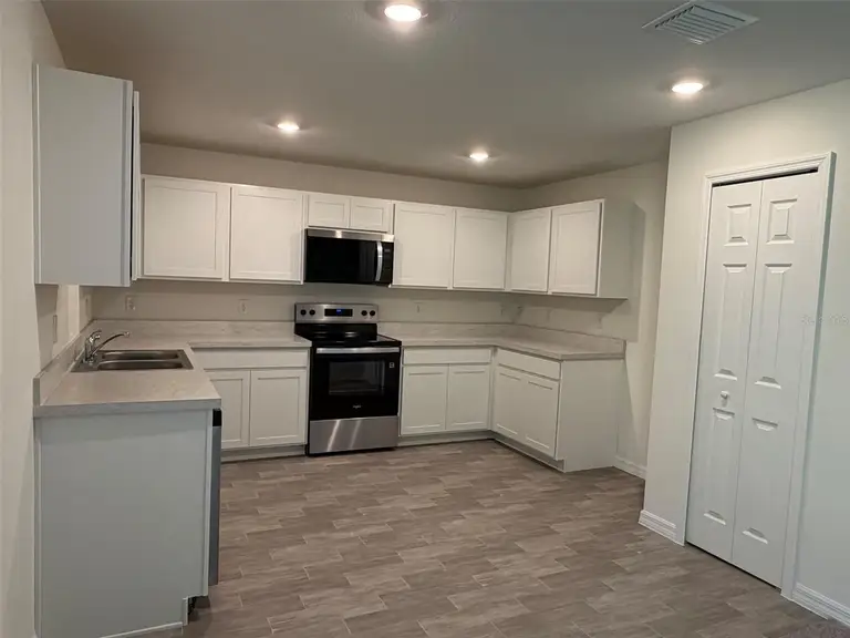 880 HUDSON VALLEY DR — photo 3