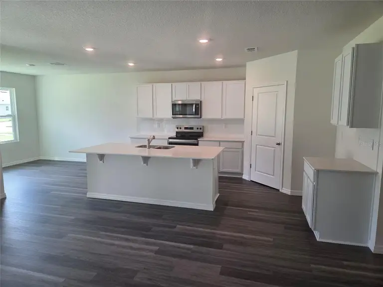 2400 DAWSON CT — photo 2