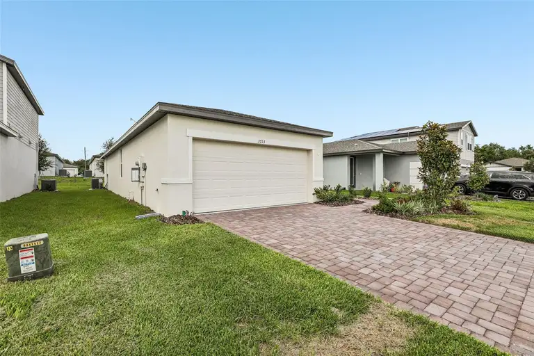 3713 QUEENSLAND CT — photo 2