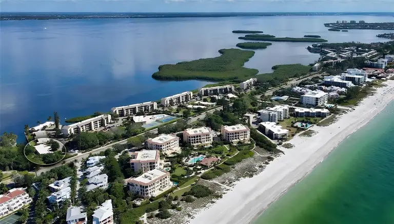4976 GULF OF MEXICO DR #Villa 18 — photo 2