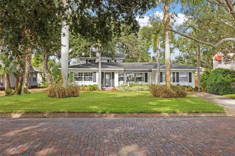 311 SUNSET DR N — photo 2