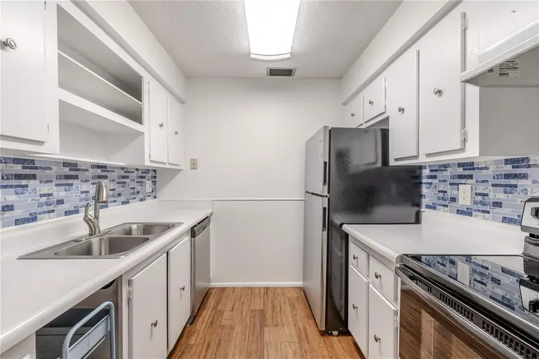 1708 BELLEAIR FOREST DR #D — photo 5