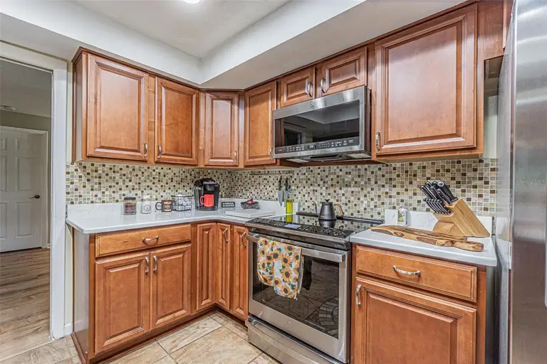 936 HIGHVIEW DR — photo 3