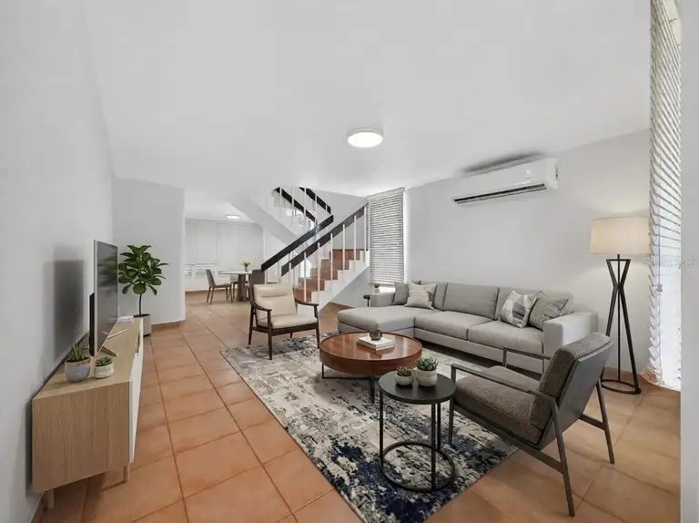 F-23 TOPACIO ST. URB PASEO REAL — photo 2