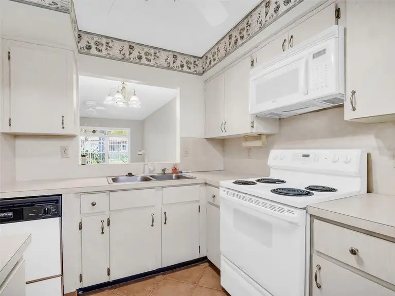 3109 MISSION GROVE DR #D — photo 5