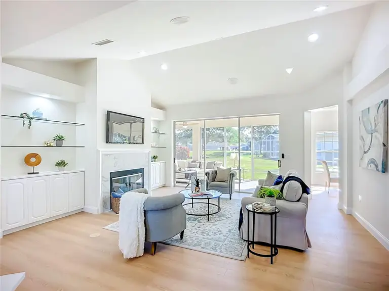 2960 SANDRINGHAM PL — photo 2
