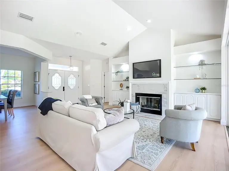 2960 SANDRINGHAM PL — photo 3