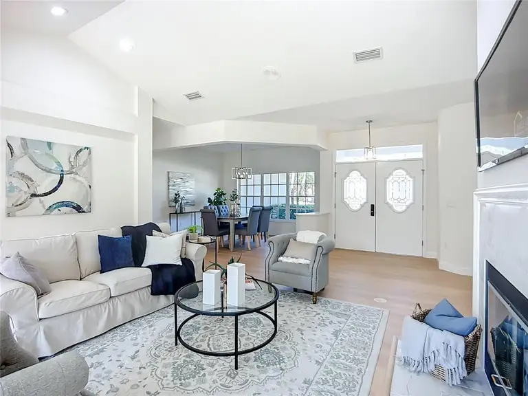 2960 SANDRINGHAM PL — photo 4