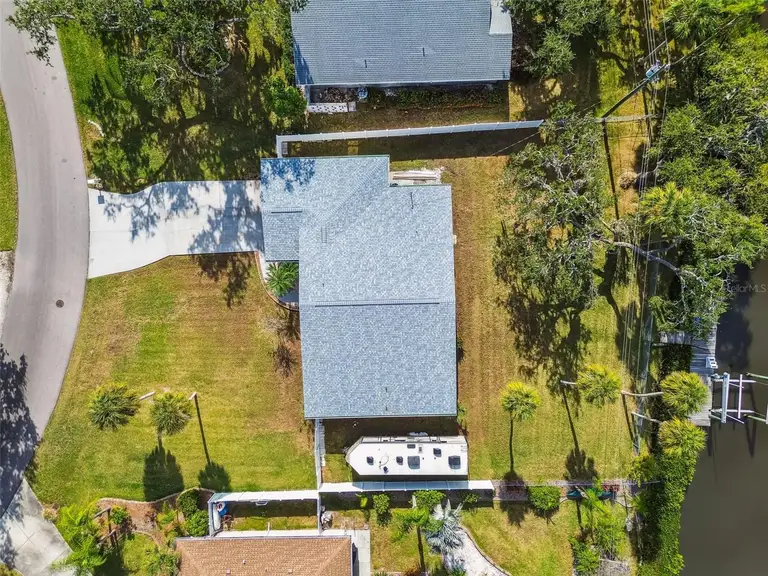 339 SHORE DR — photo 3