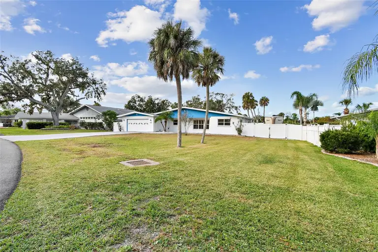 339 SHORE DR — photo 5