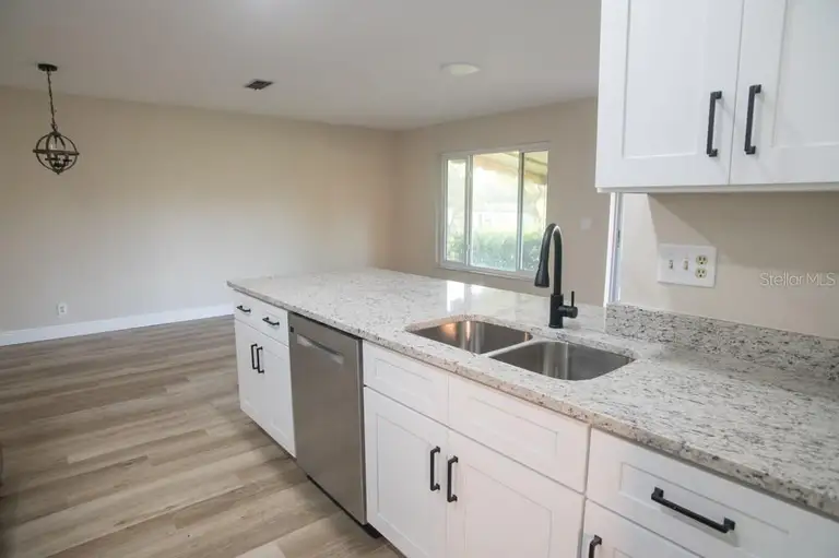 1350 GLENGARRY DR — photo 5