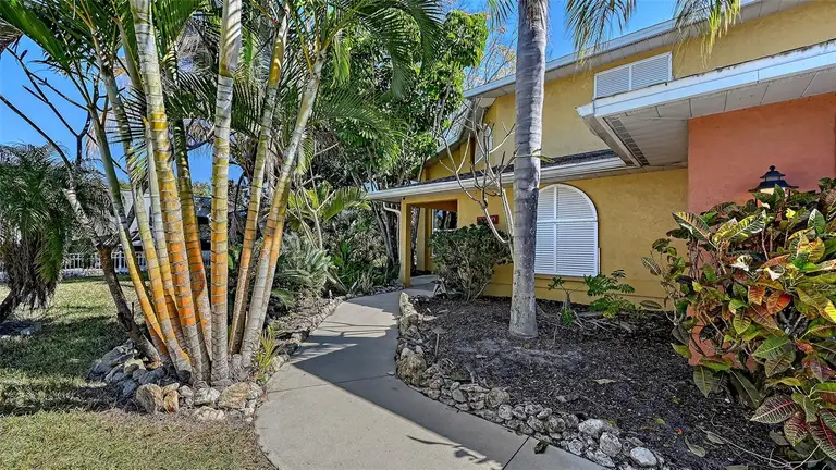 2429 WHIPPOORWILL CIR — photo 2