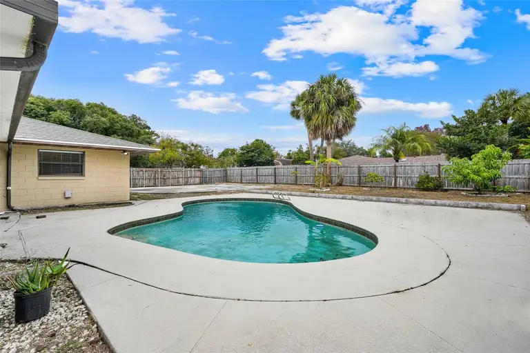 1009 TERRY DR — photo 2