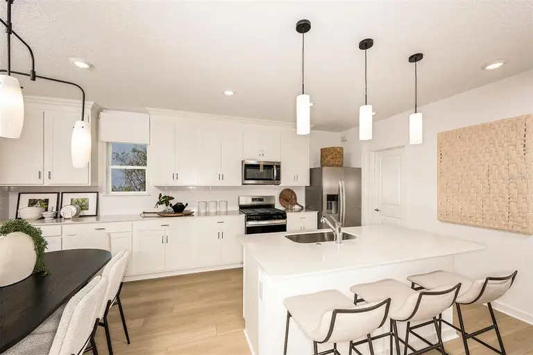 6283 BROAD FIELD AVE — photo 4