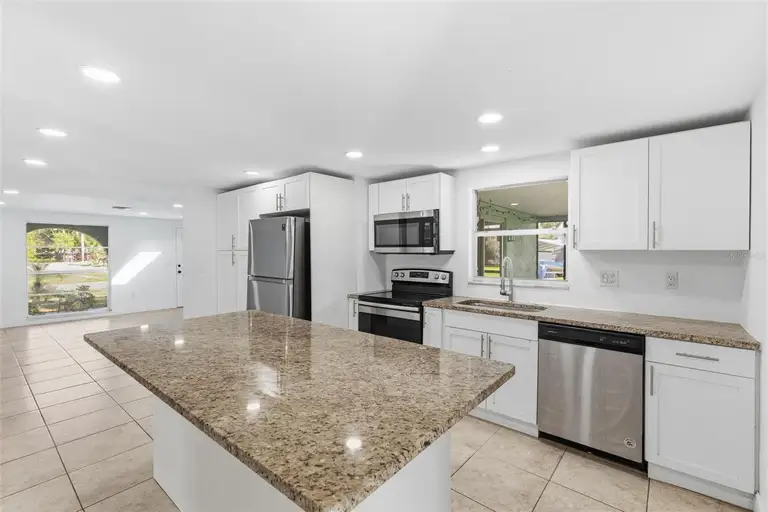5802 GREENWOOD WAY — photo 3