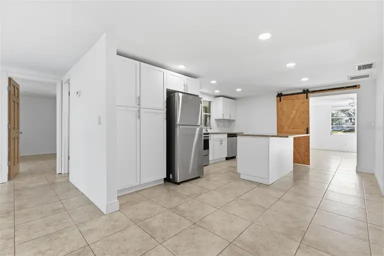 5802 GREENWOOD WAY — photo 4