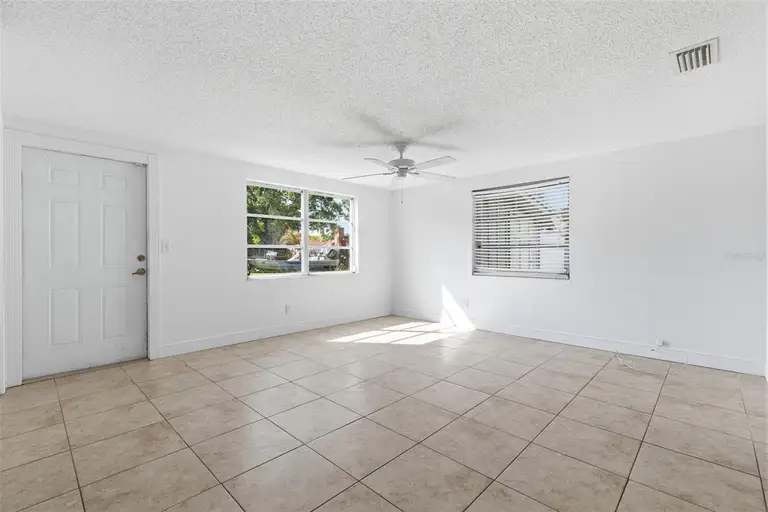 5802 GREENWOOD WAY — photo 5