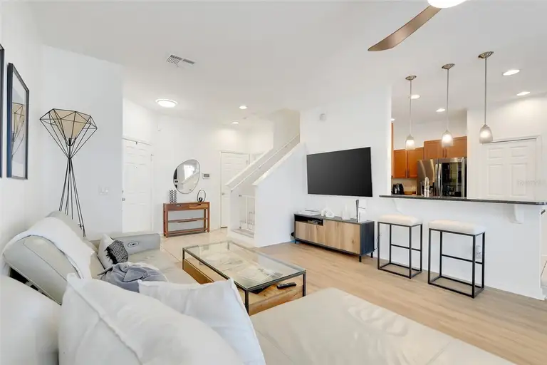 5445 LEIGHTON LN — photo 2
