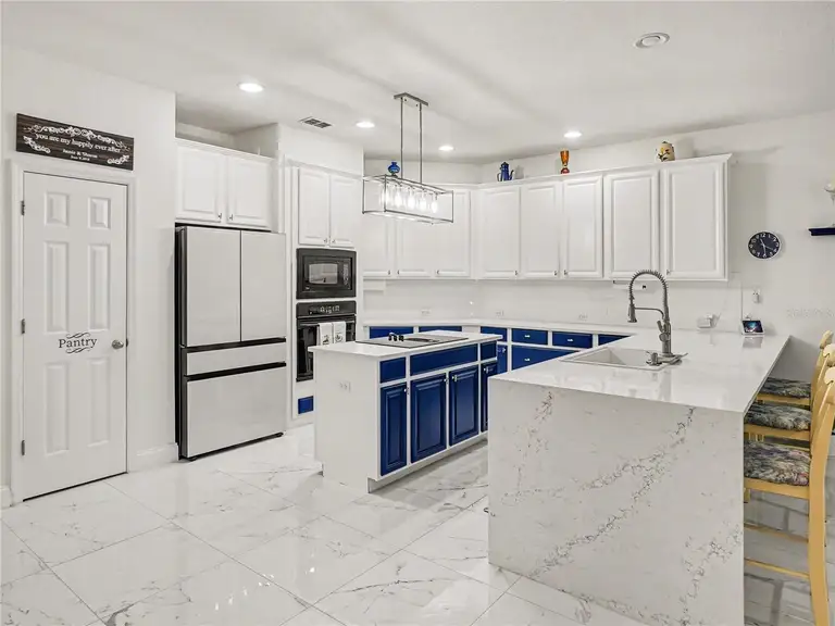 2260 PICKFORD CIR — photo 4