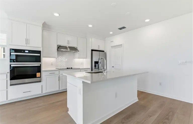 7910 PALM PARADISE PL — photo 3