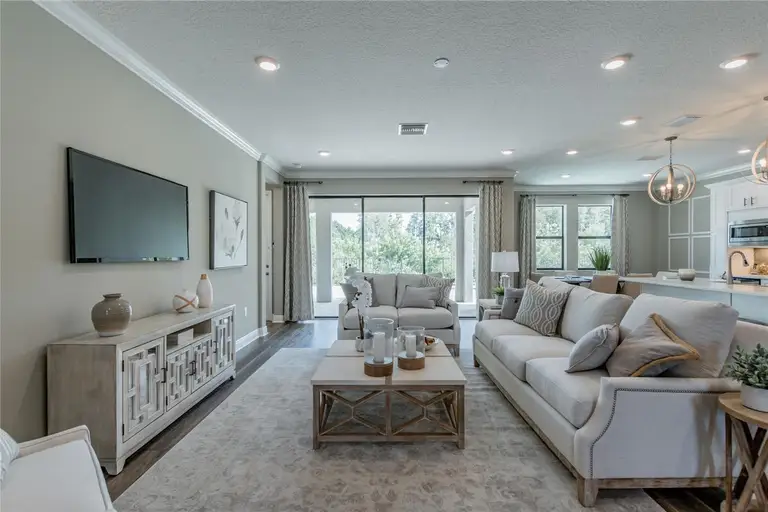 704 ESTATES BLVD — photo 3