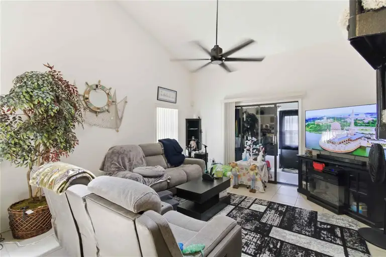 311 40TH CT W — photo 3